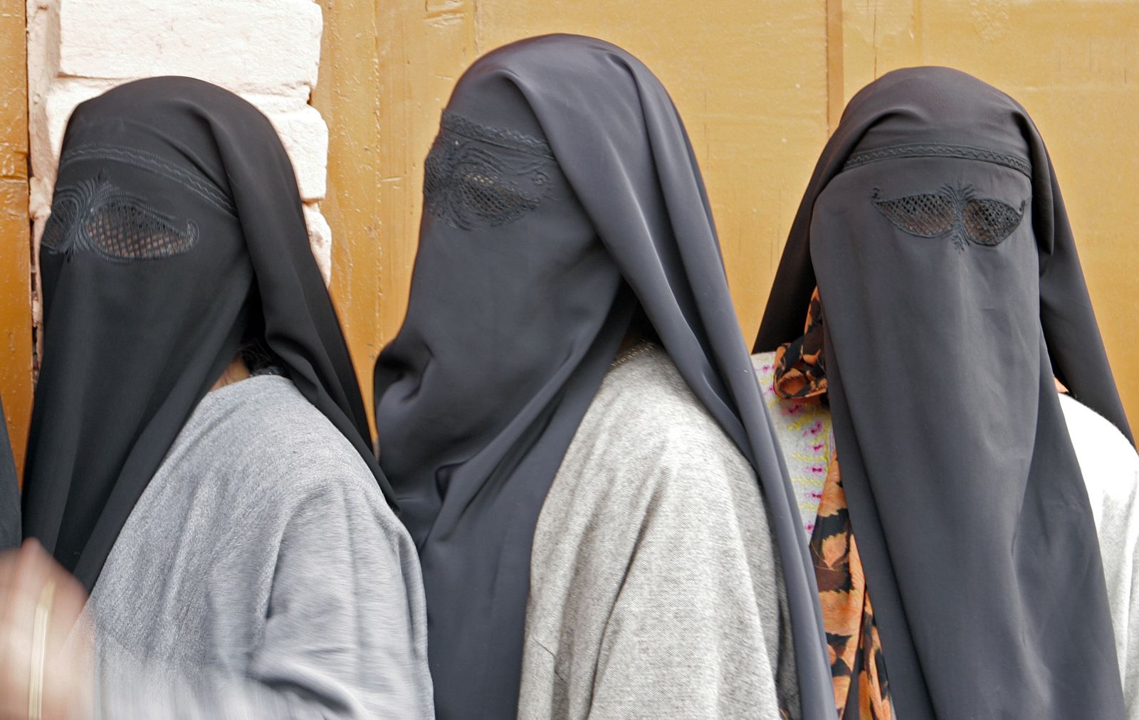 Mujeres musulmanas ocultan su rostro