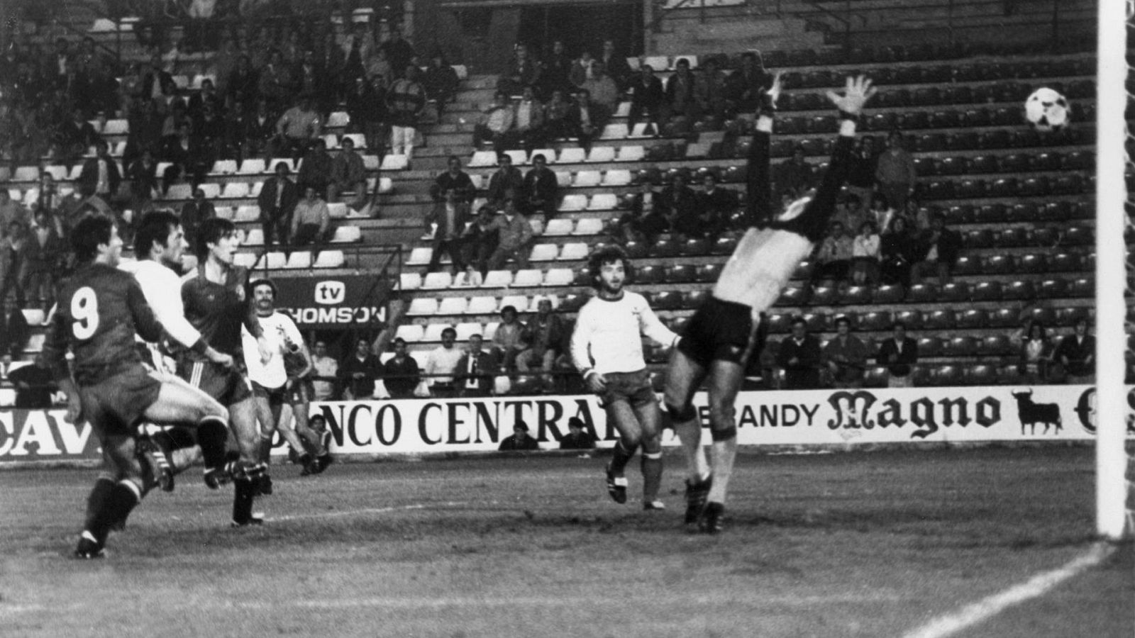 Santillana inauguró el marcador en el España 12-1 Malta, disputado en el estadio Benito Villamarín.