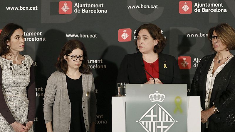 Colau recibe a las familias de los presos catalanes: "Este acto no va de independencia, va de derechos"