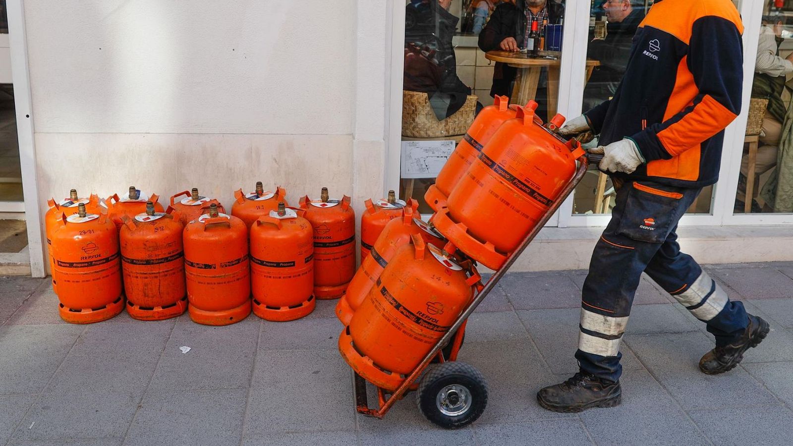 El precio de la bombona de butano sigue a la baja: cae un 5% hasta los 15,46 euros