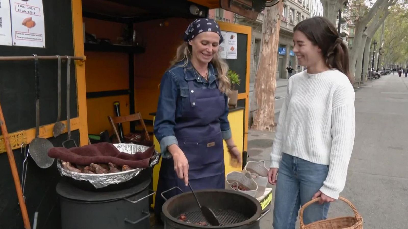 Per què aquesta castanyera continua venent castanyes a Barcelona?