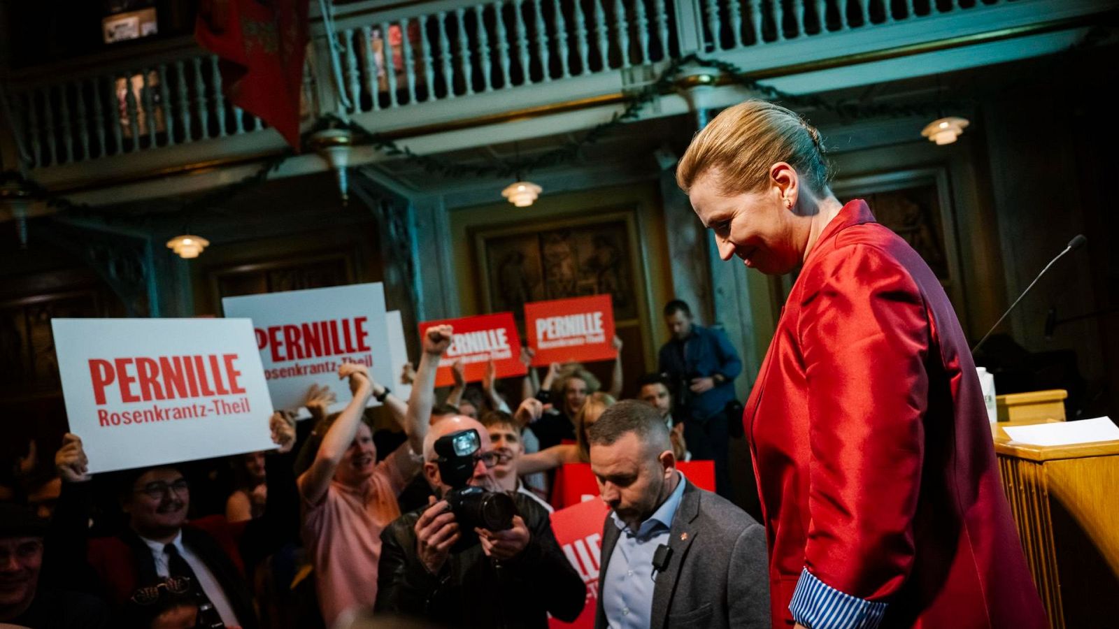 La primera ministra danesa, Mette Frederiksen, asiste a un acto electoral del Partido Socialdemócrata