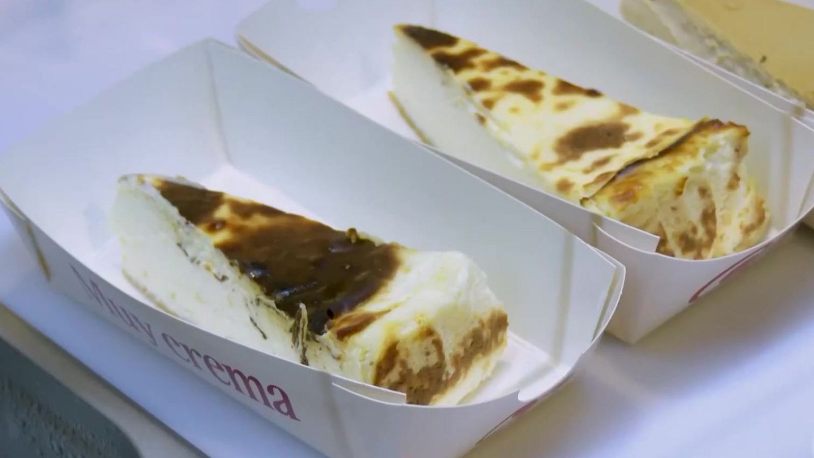 Un jove de Barcelona triomfa amb pastissos de formatge a a menys d'un euro