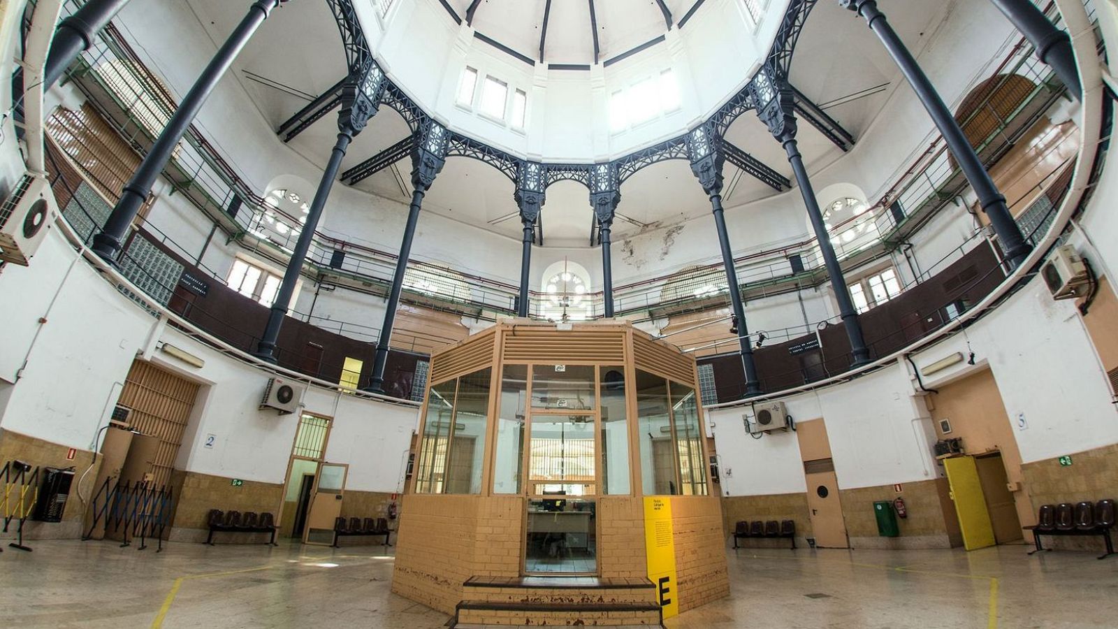 Pavelló central de la presó La Model de Barcelona