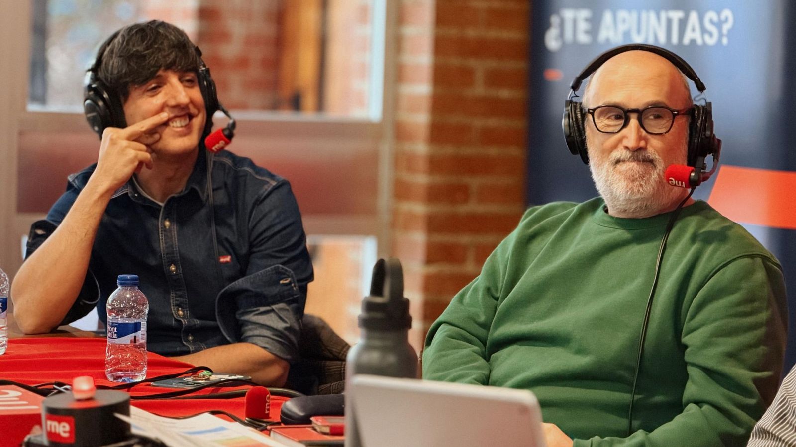 Diego San José y Javier Cámara en un momento de su entrevista en 'Las mañanas de RNE'.