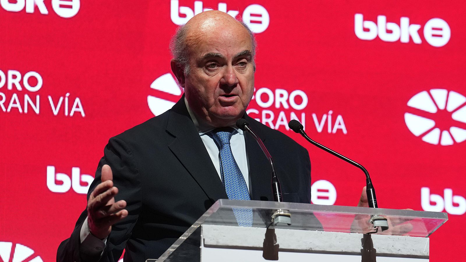 De Guindos considera "un objetivo ineludible" para Europa incrementar el gasto en defensa