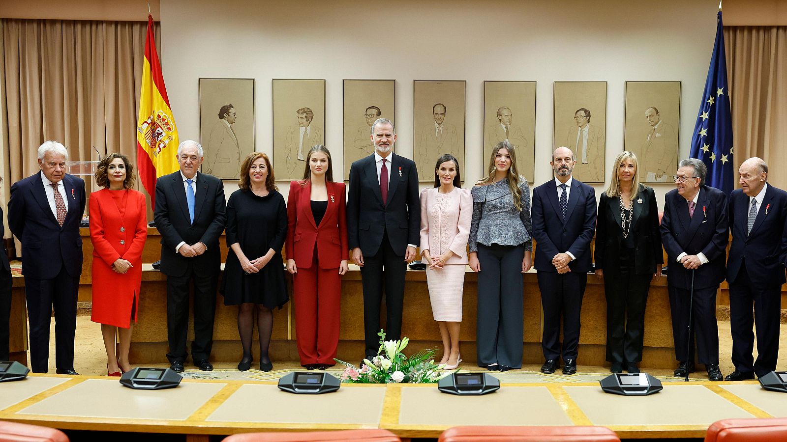Los reyes presiden en el Congreso el coloquio '50 años después': "La Corona estará siempre al servicio España"