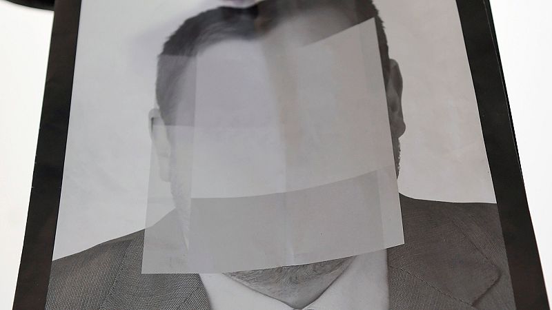 Los partidos políticos critican la retirada de la obra de ARCO y su comprador la ofrece gratis a quien quiera exponerla