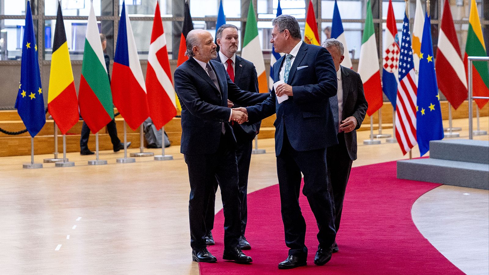 Estados Unidos pide reglas digitales "equilibradas" a Bruselas para rebajar los aranceles sobre el acero