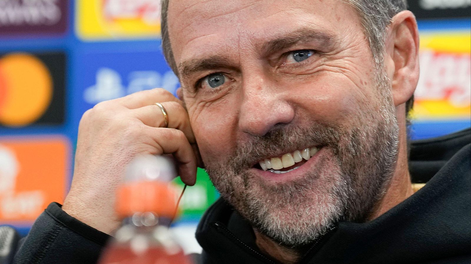 Hansi Flick en la rueda de prensa previa al Chelsea-Barça de Champions League.