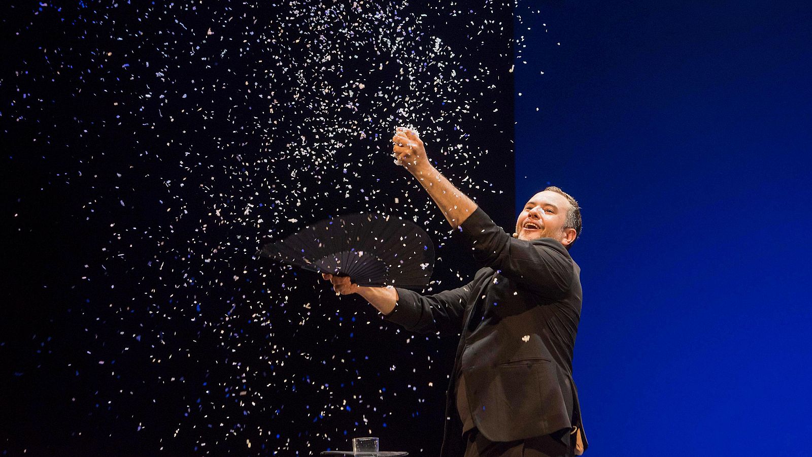 El ilusionista Jorge Blass durante una actuación en el último Splendid Festival de Mahón.