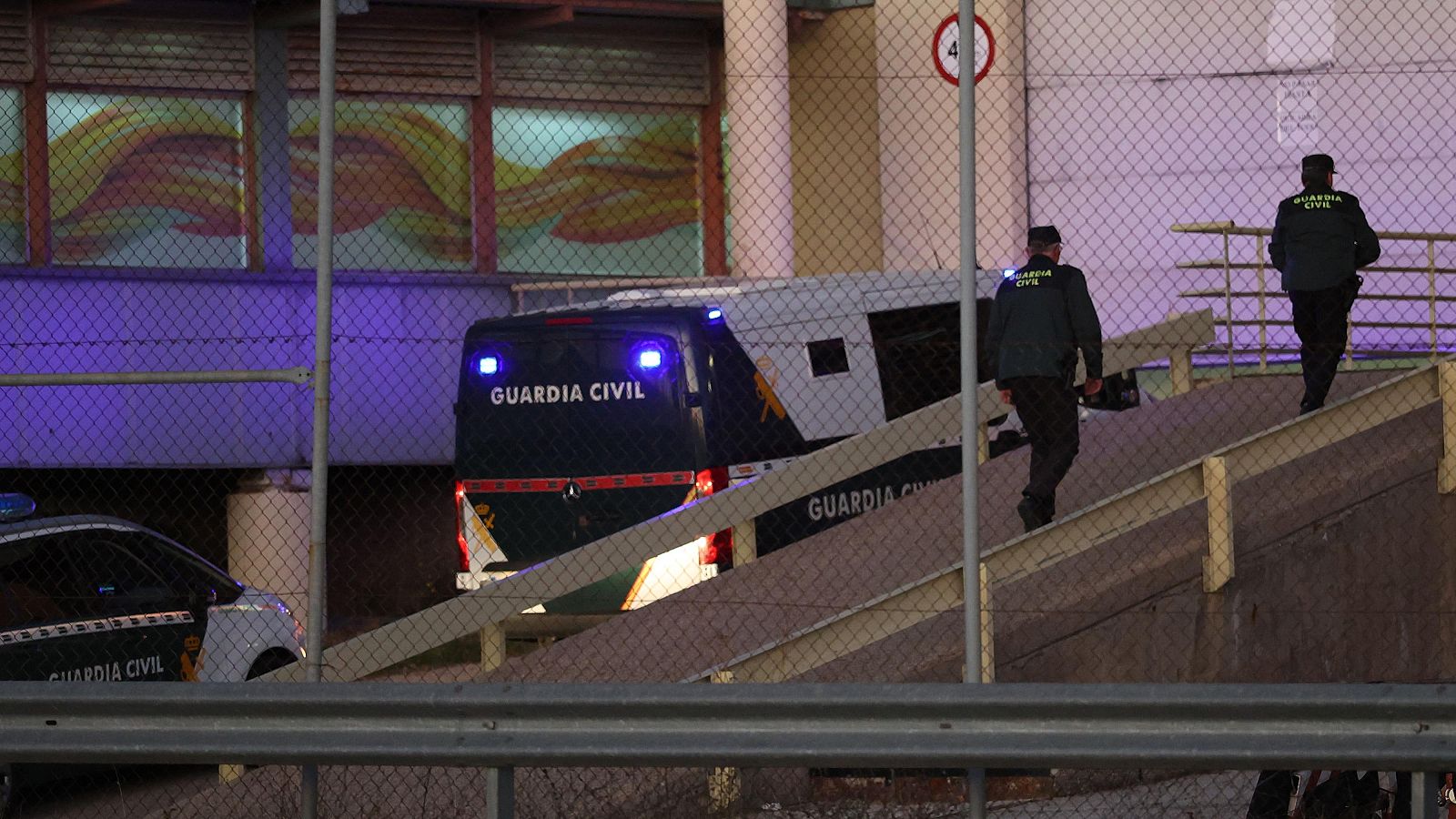 Un furgón de la Guardia Civil ingresa en la prisión de Soto del Real en el mismo día que el Tribunal Supremo ha enviado a prisión a José Luis Ábalos y Koldo García