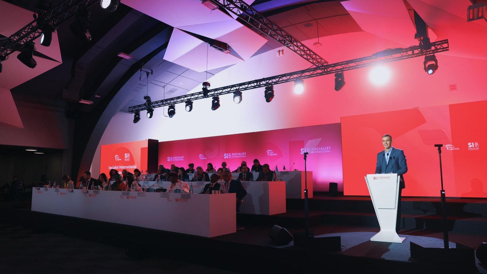 Sánchez defiende la socialdemocracia frente a las tácticas ultras y pide seguir el ejemplo de Mamdani en Nueva York