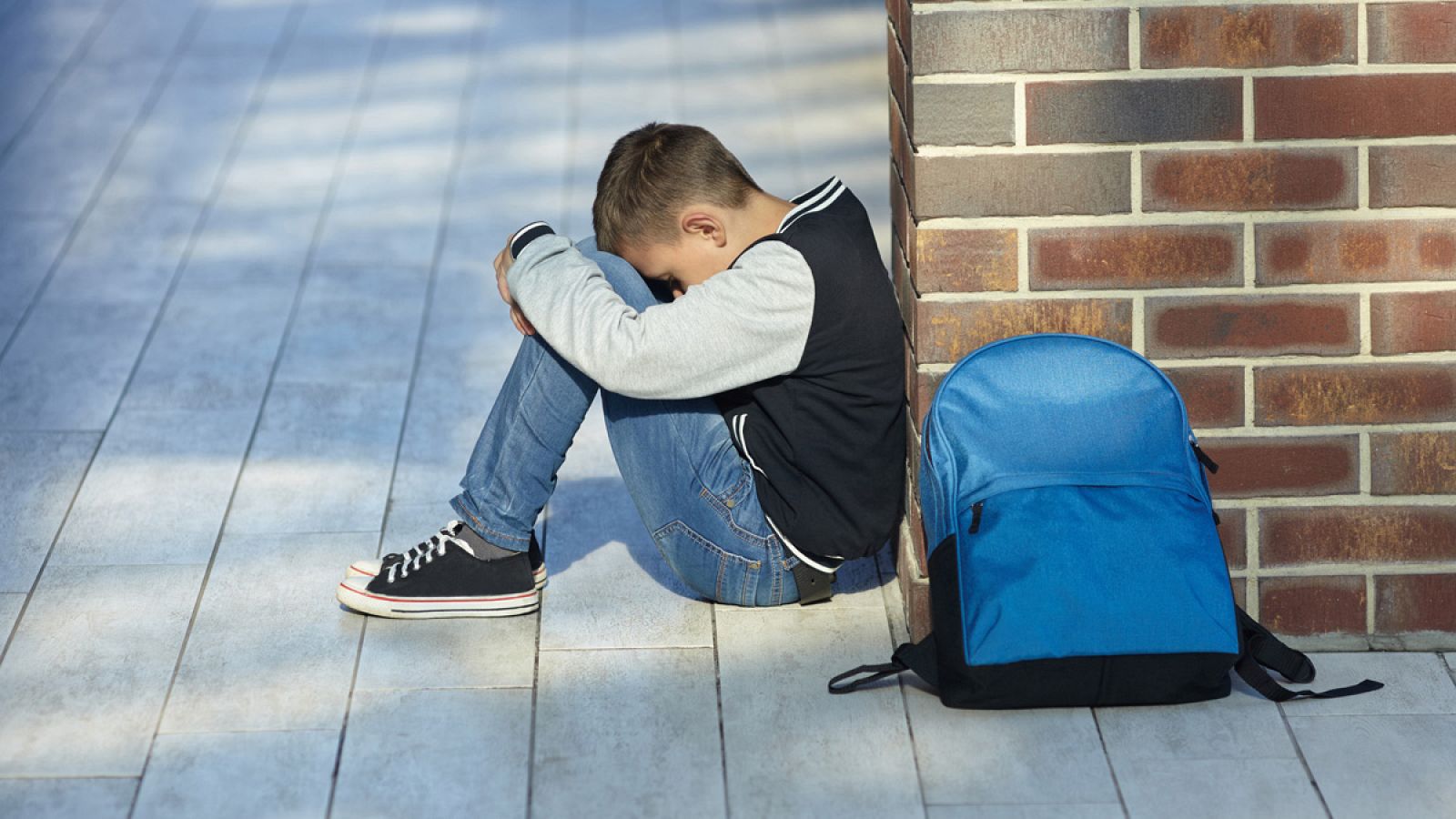 Imagen de un niño en un colegio