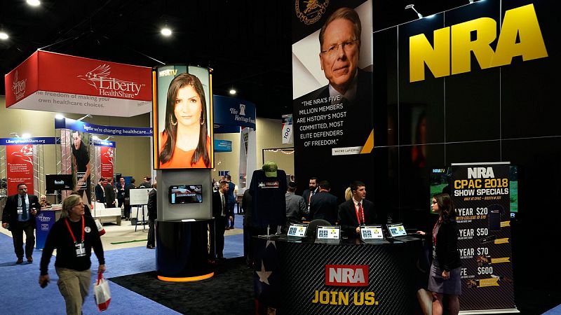 Varias empresas de EE.UU. ponen fin a sus convenios especiales con la Asociación Nacional del Rifle tras el tiroteo de Florida