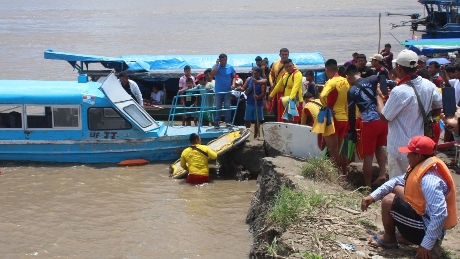 Al menos doce muertos y 30 desaparecidos al naufragar dos embarcaciones en la Amazonía peruana