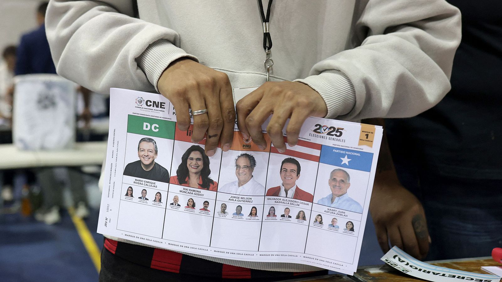 Trump alerta de "consecuencias" si Honduras "altera" los resultados de elecciones presidenciales