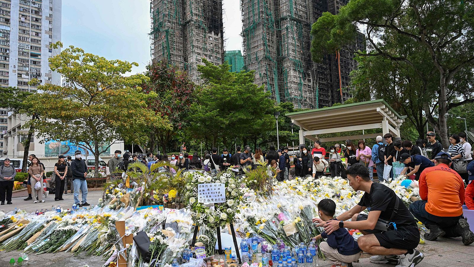 Incendio en Hong Kong: aumenta el número de muertos y detenidos