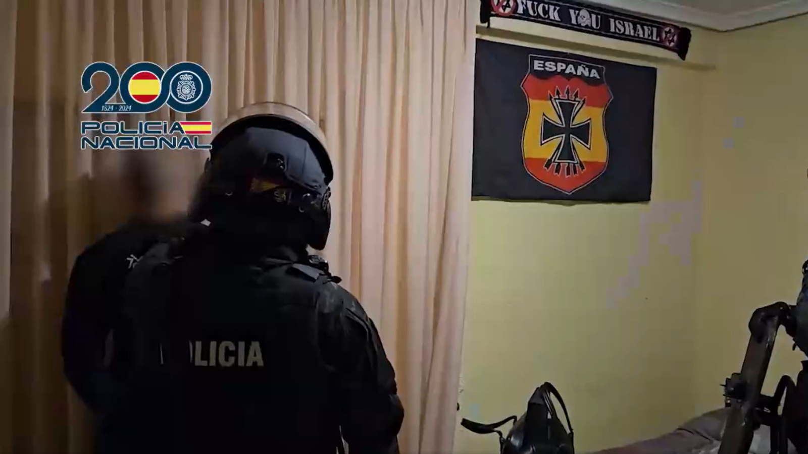Agentes de la Policía Nacional durante la desarticulación y detención de los integrantes de The Base