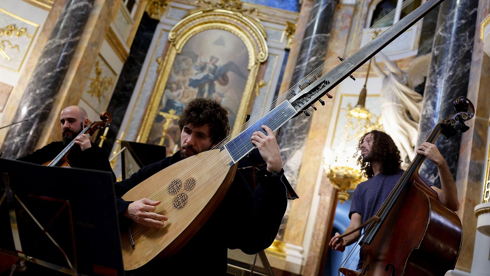 Ensayo general de la obra inédita del compositor italiano Luigi Boccherini 'Lamentación segunda del Jueves Santo en Do menor', en la Capilla Real del Palacio Real de Madrid.