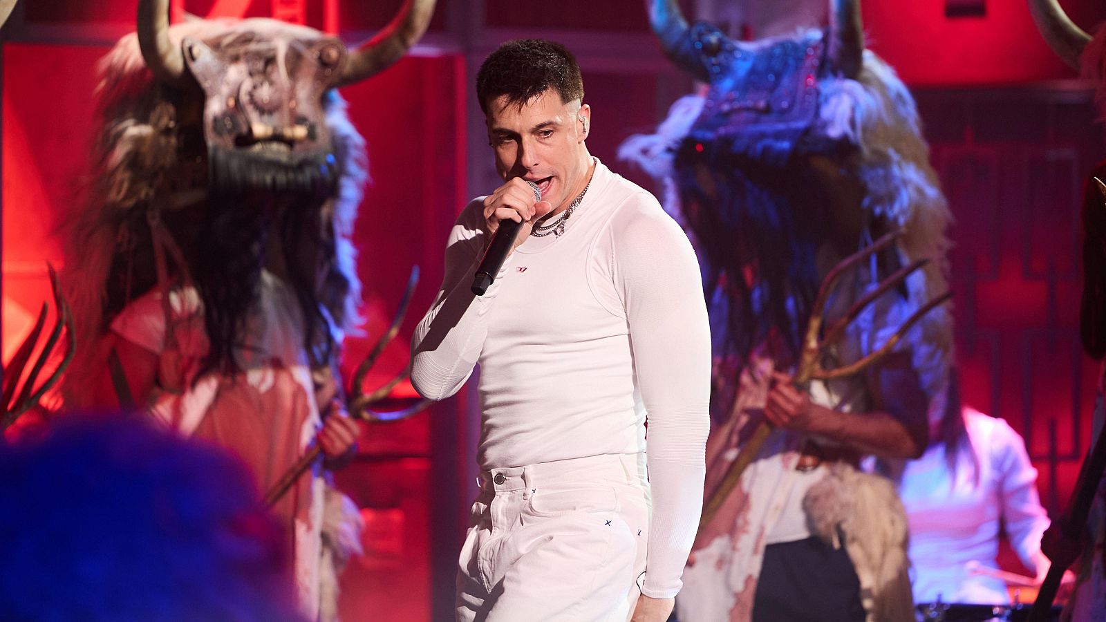 Pello Reparaz, líder de Zetak, durante su actuación en La Revuelta 3/12/25