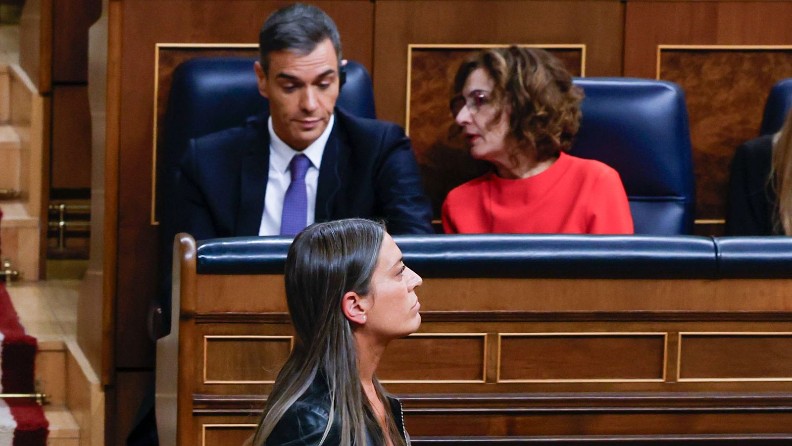 La portavoz de Junts en el Congreso, Míriam Nogueras, frente al presidente del Gobierno, Pedro Sánchez