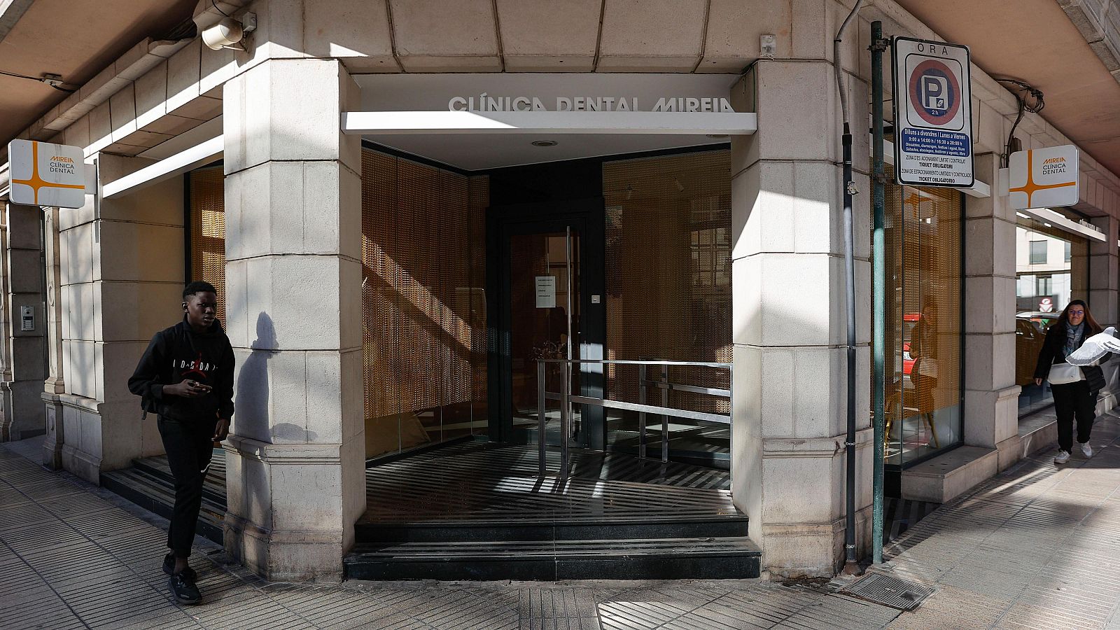 Libertad con medidas cautelares para el anestesista de Alzira.