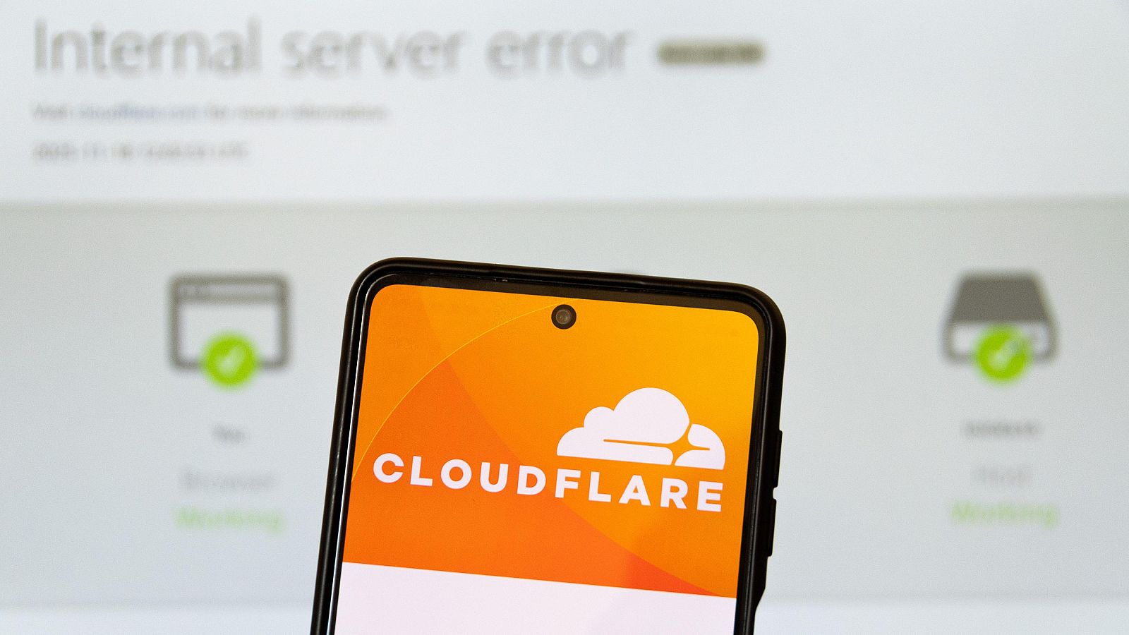 Los problemas han dejado a muchos usuarios sin acceso a servicios esenciales en internet.