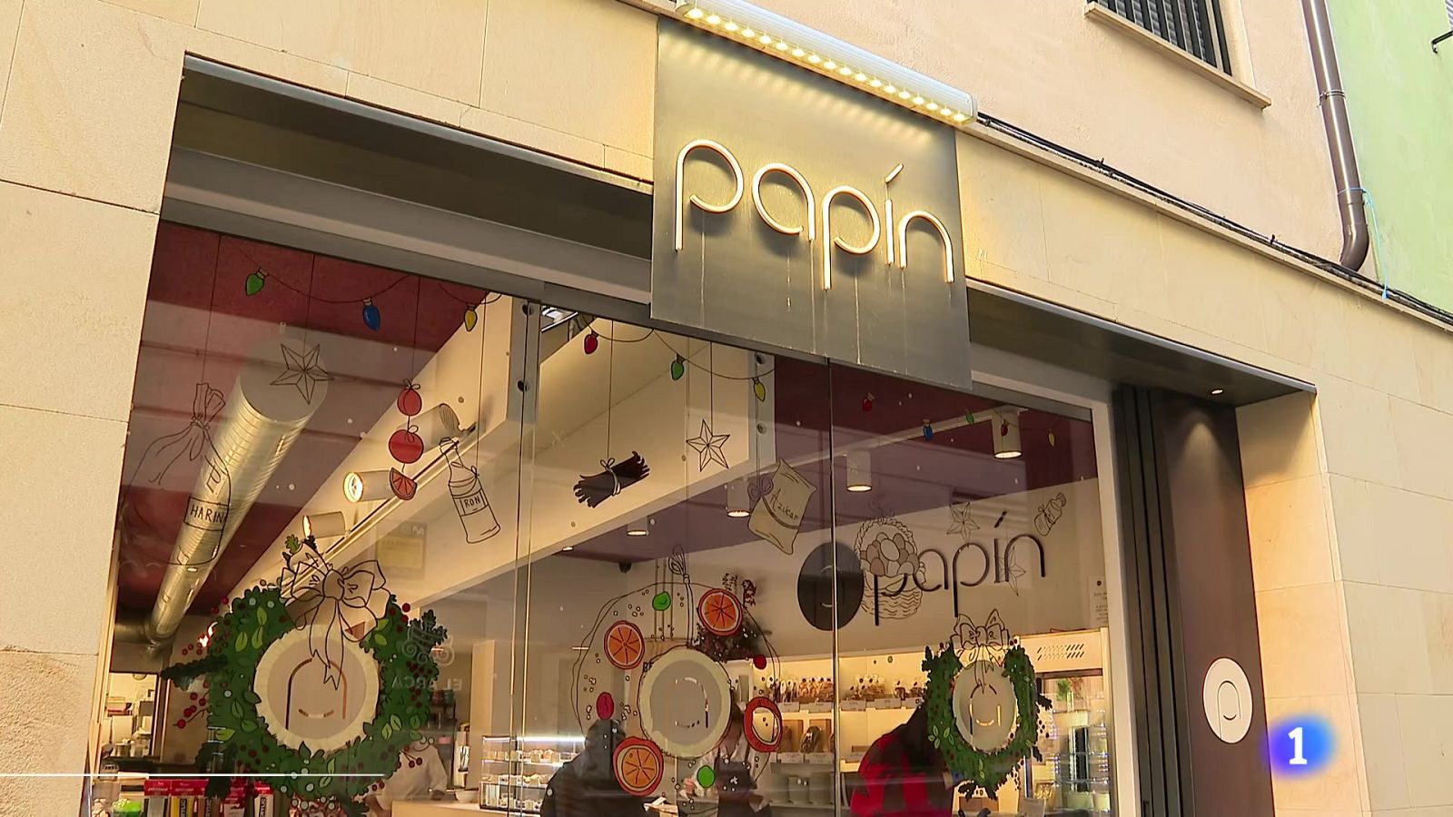 Alba Álvarez, la ilustradora que viste los comercios de Logroño