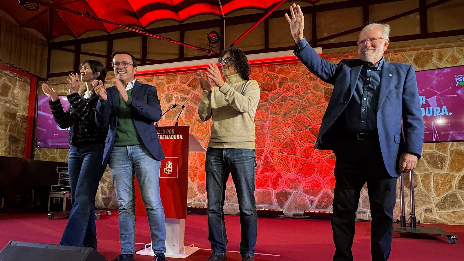 El expresidente extremeño, Juan Carlos Rodríguez Ibarra, y el candidato socialista, Miguel Ángel Gallardo