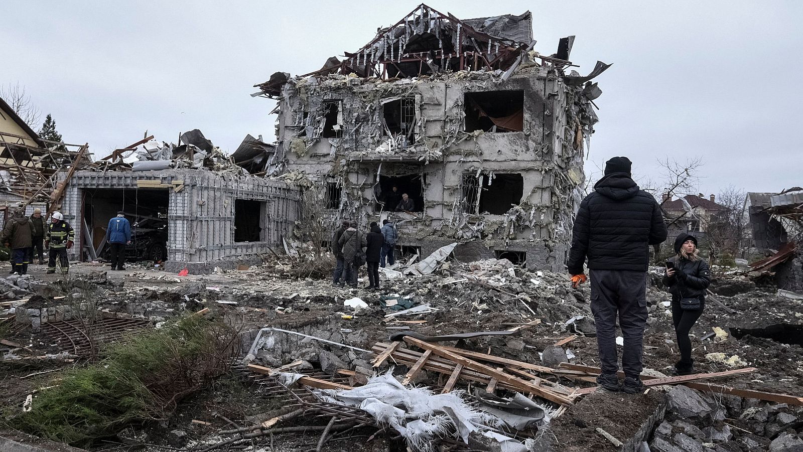 Estado en el que quedaron algunas viviendas tras el ataque ruso en la región de Dnipro la noche pasada