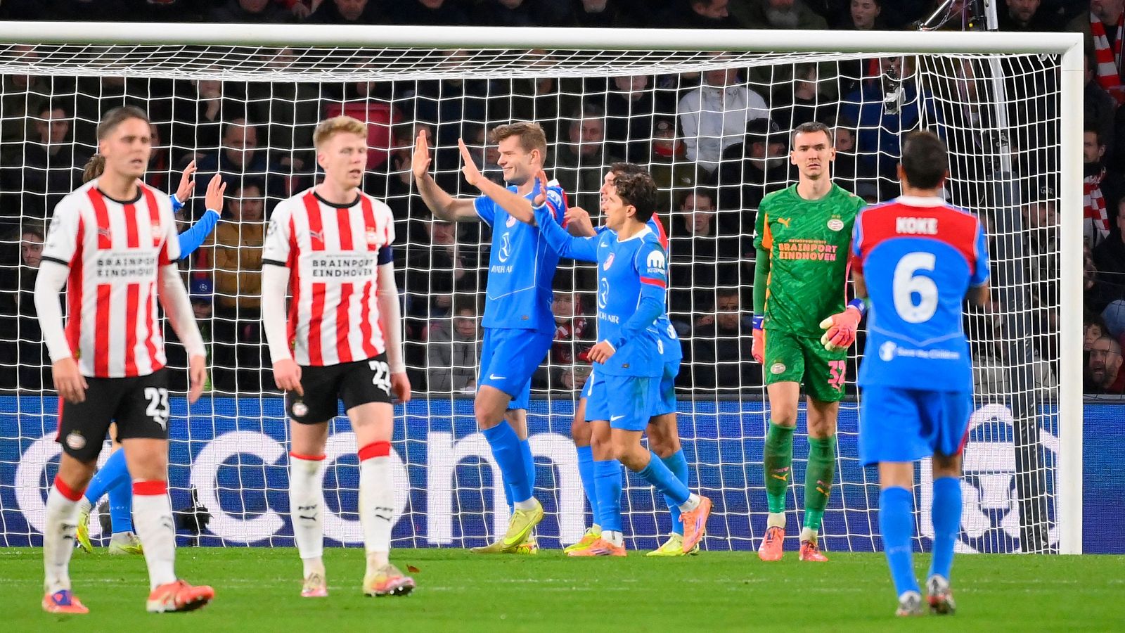 El Atlético ha sufrido al final para llevarse los tres puntos de su visita al PSV.