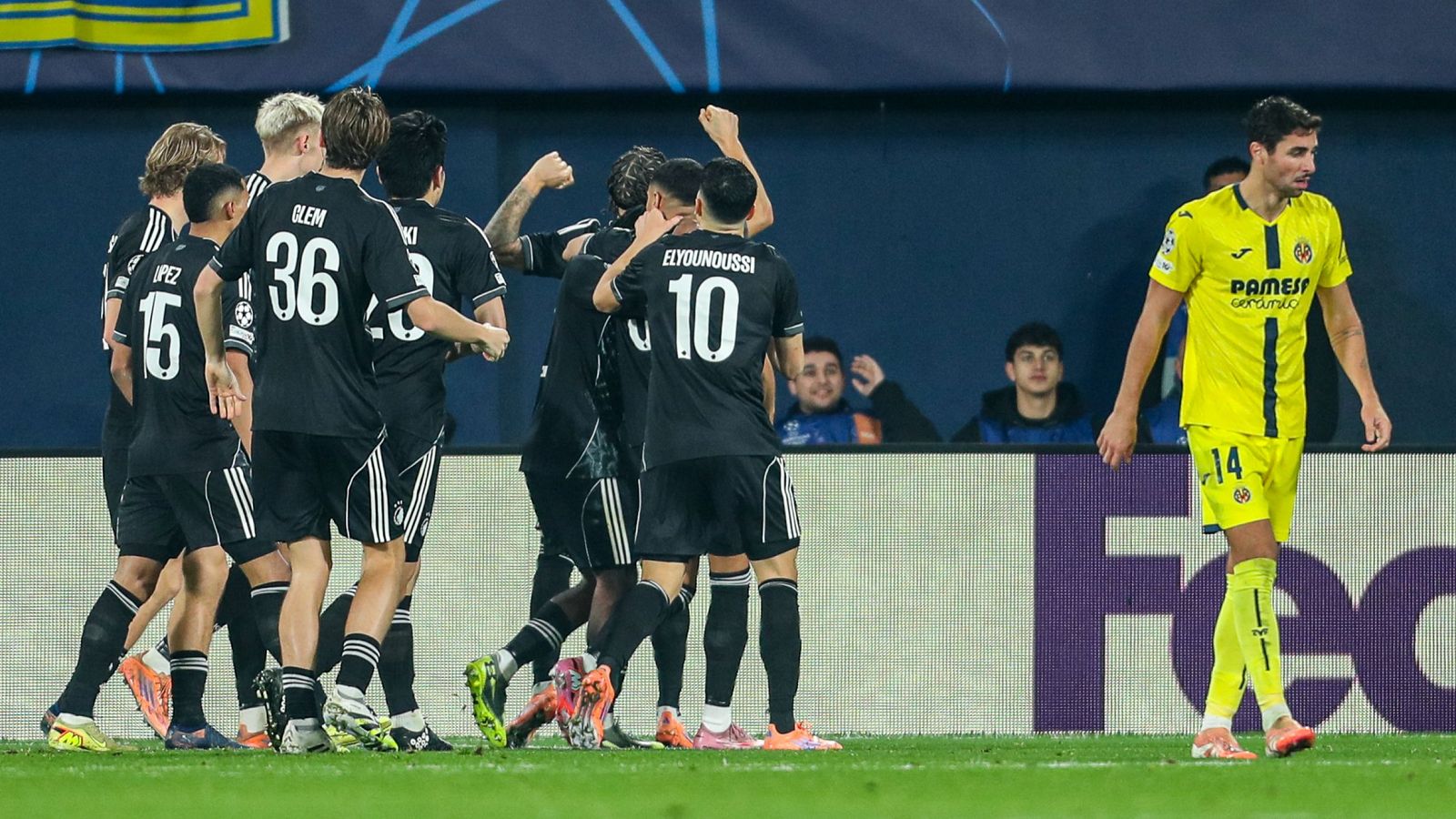 Los jugadores del Copenhaguen celebran un gol ante el Villarreal