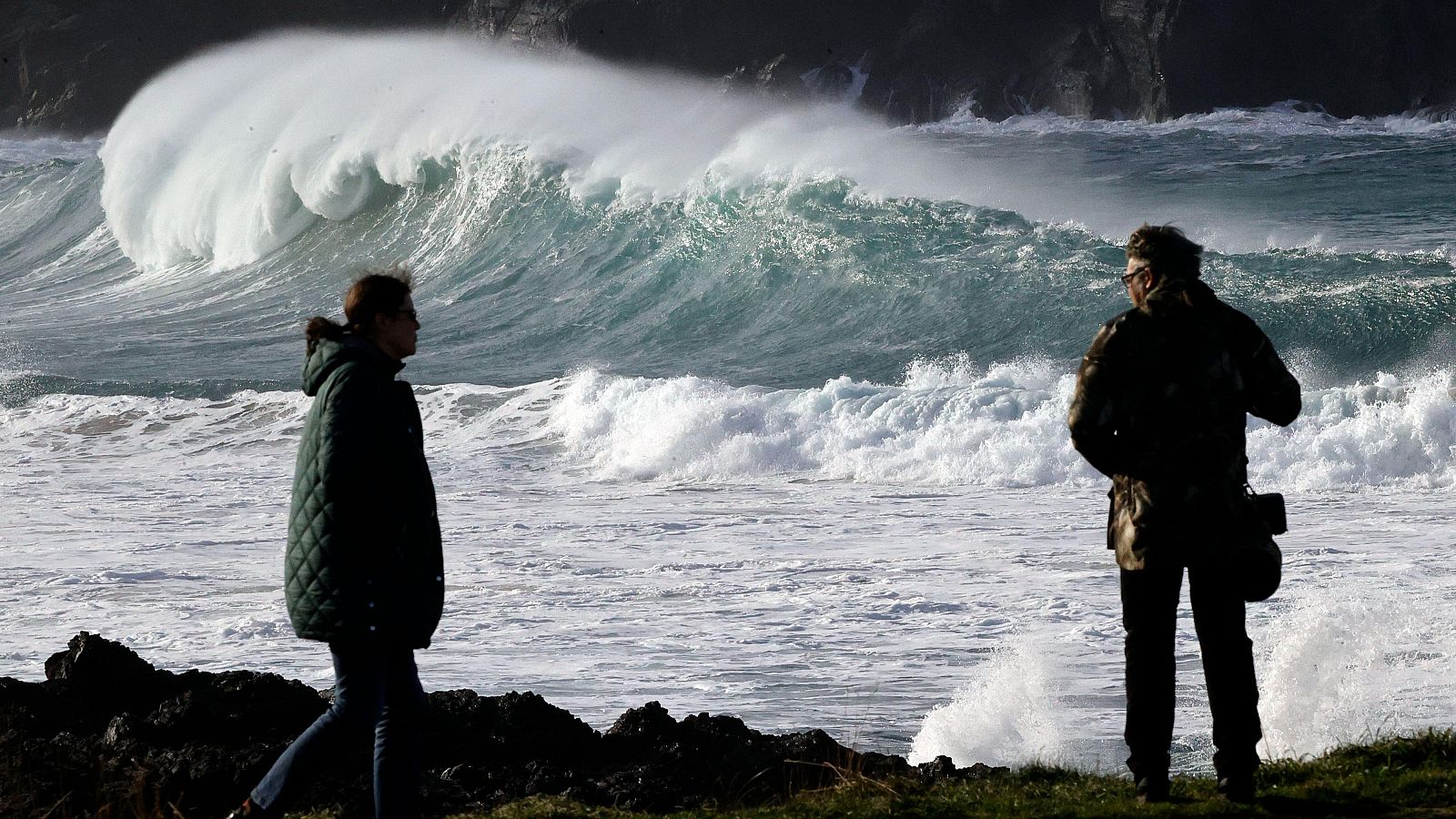 El tiempo hoy 9 de diciembre en España: Fuerte oleaje formado en la costa de Valdoviño, Galicia