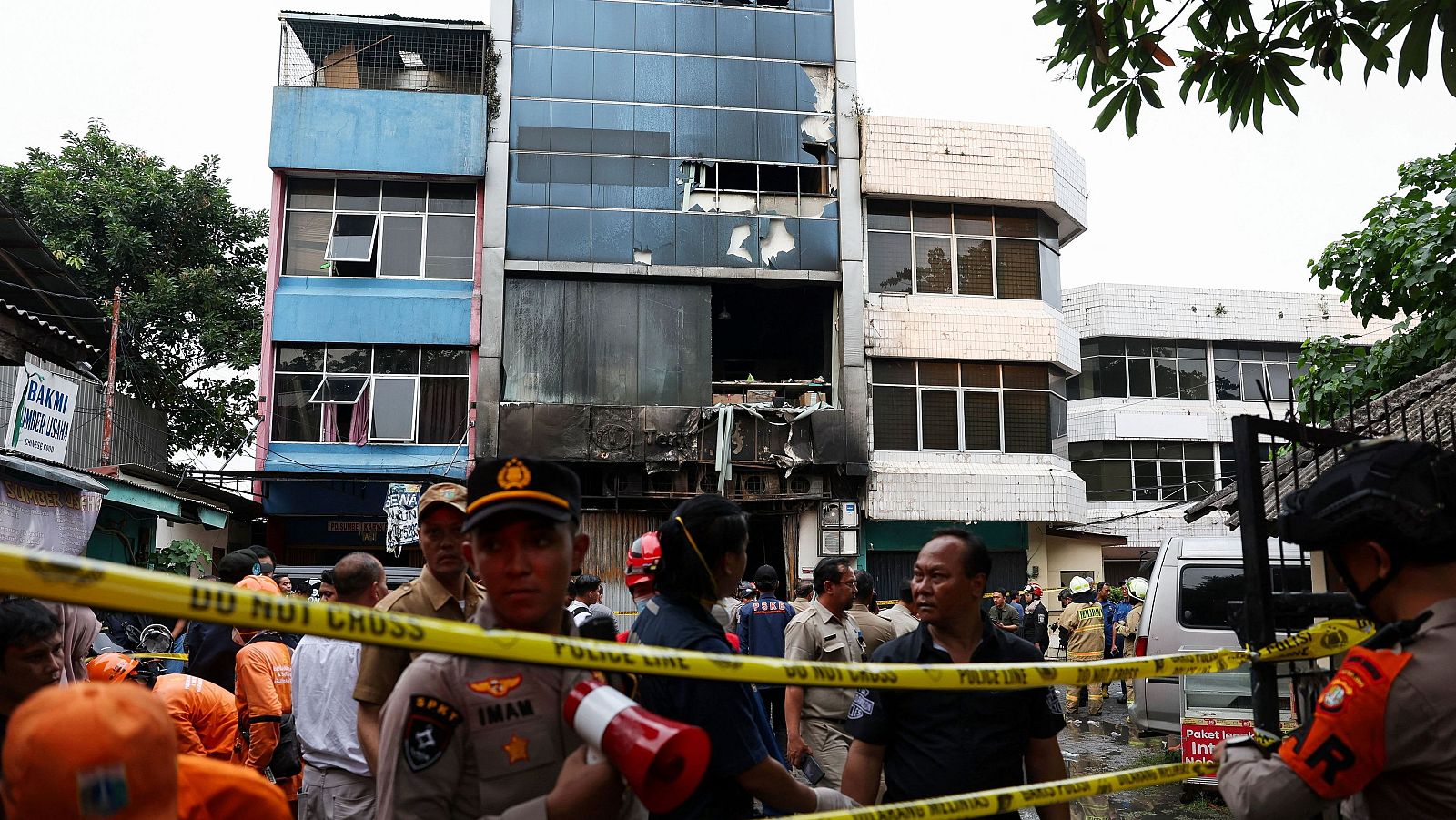 Varios muertos en el incendio de un edificio en Indonesia