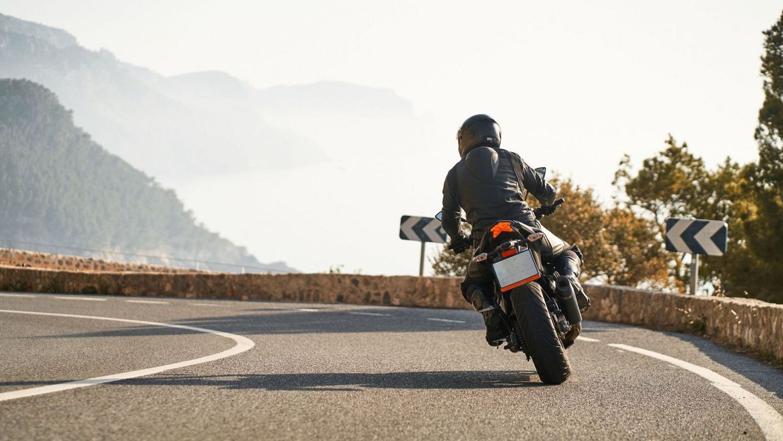 Una motocicleta agafant una curva