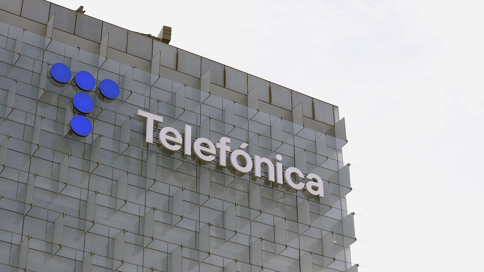 Telefónica propone bajar un 9% el umbral mínimo del ERE en sus tres principales filiales para facilitar la voluntariedad