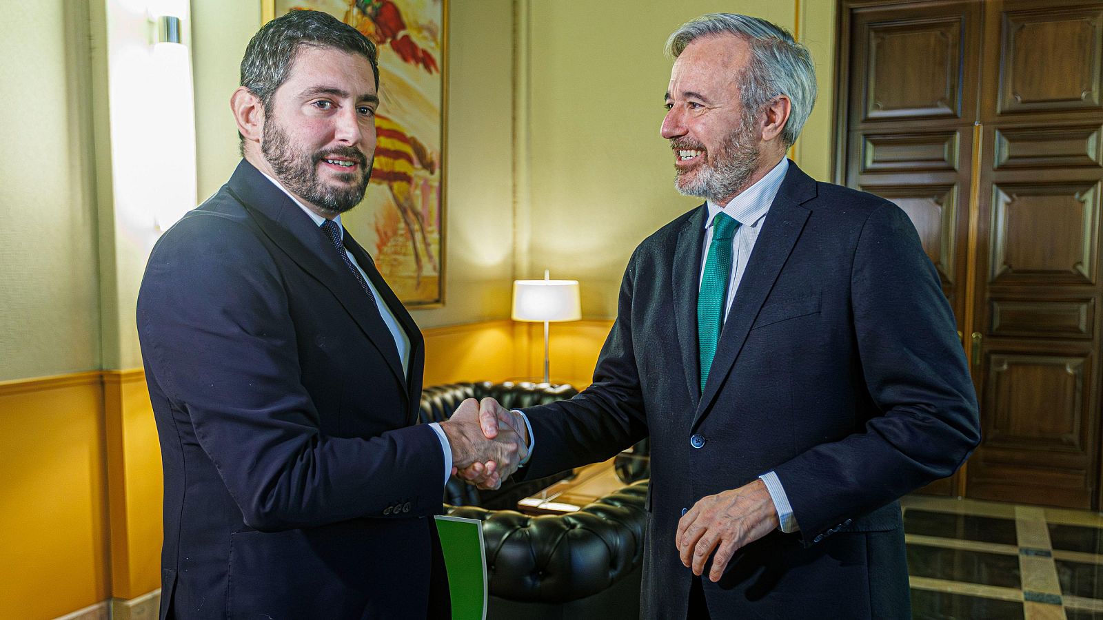 El  presidente del Gobierno aragonés, Jorge Azcón y el portavoz de VOX en el gobierno de Aragón, Alejandro Nolasco