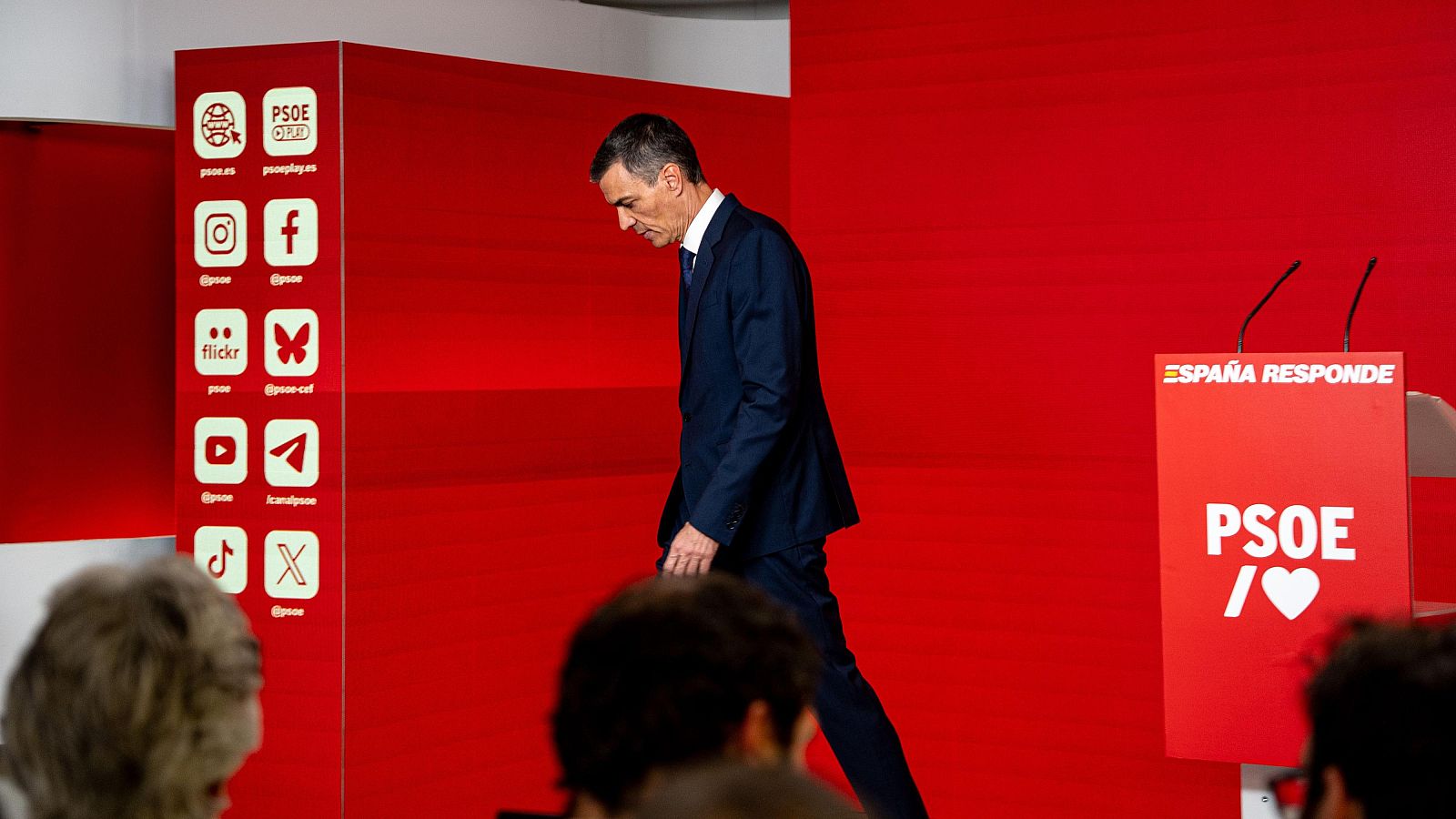 El presidente del Gobierno y Secretario General del PSOE, Pedro Sánchez, a su salida de una rueda de prensa, en la sede del PSOE en Ferraz, a 12 de junio de 2025, en Madrid (España).