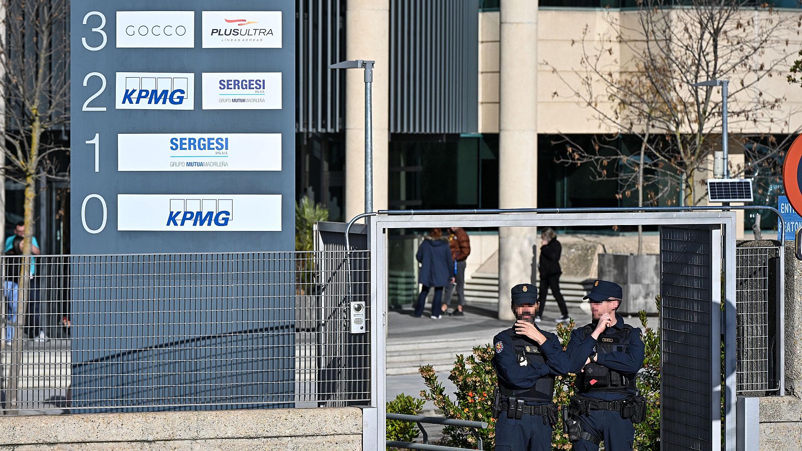 El juez deja en libertad provisional a los tres detenidos en el marco del caso Plus Ultra