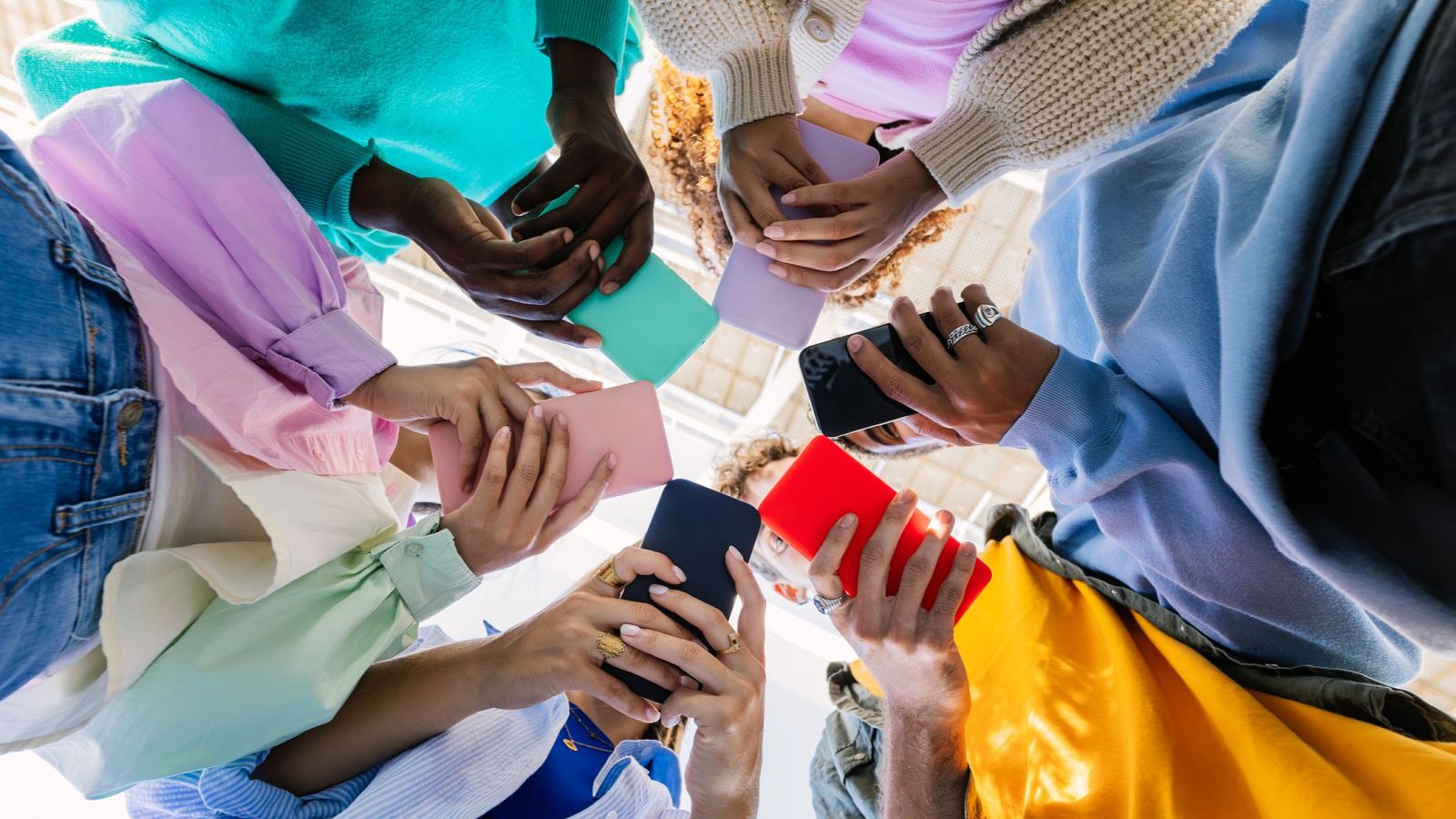 Los milenial ya pueden loguearse y encontrarse entre las nuevas palabras del diccionario de la RAE