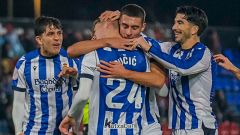 La Real Sociedad salva sobre la bocina el pase a octavos y despierta del sueño copero a un férreo Eldense