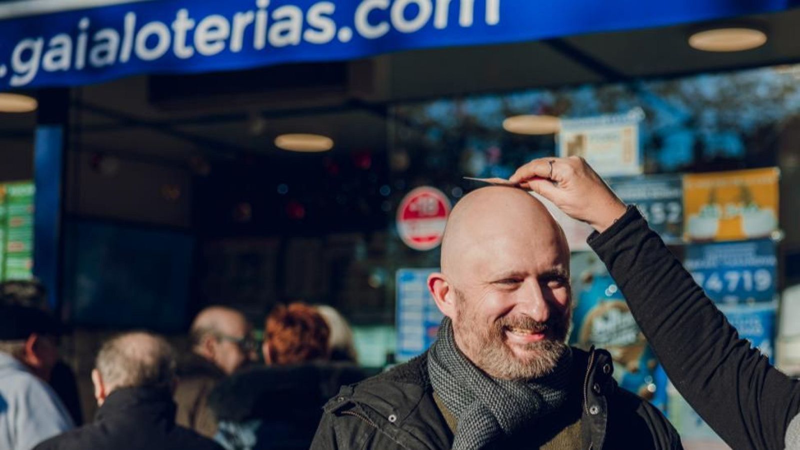 L'administració de loteria Gaialoteries reparteix la sort entre els veins calbs