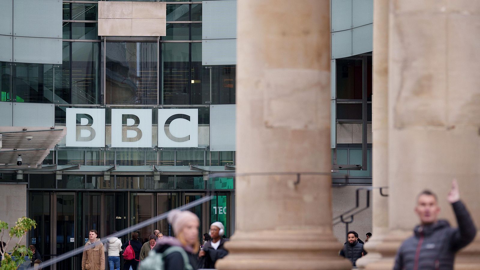 Trump demanda a la BBC por difamación por la edición de su discurso del 6 de enero