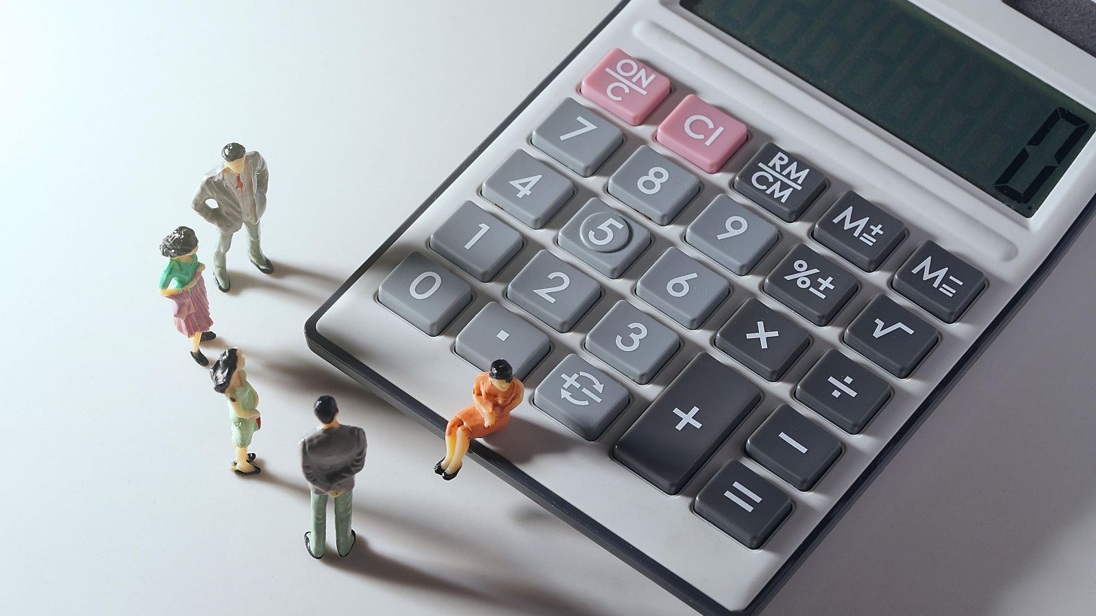 El coste laboral por trabajador sube un 3% en el tercer trimestre y supera los 3.100 euros mensuales