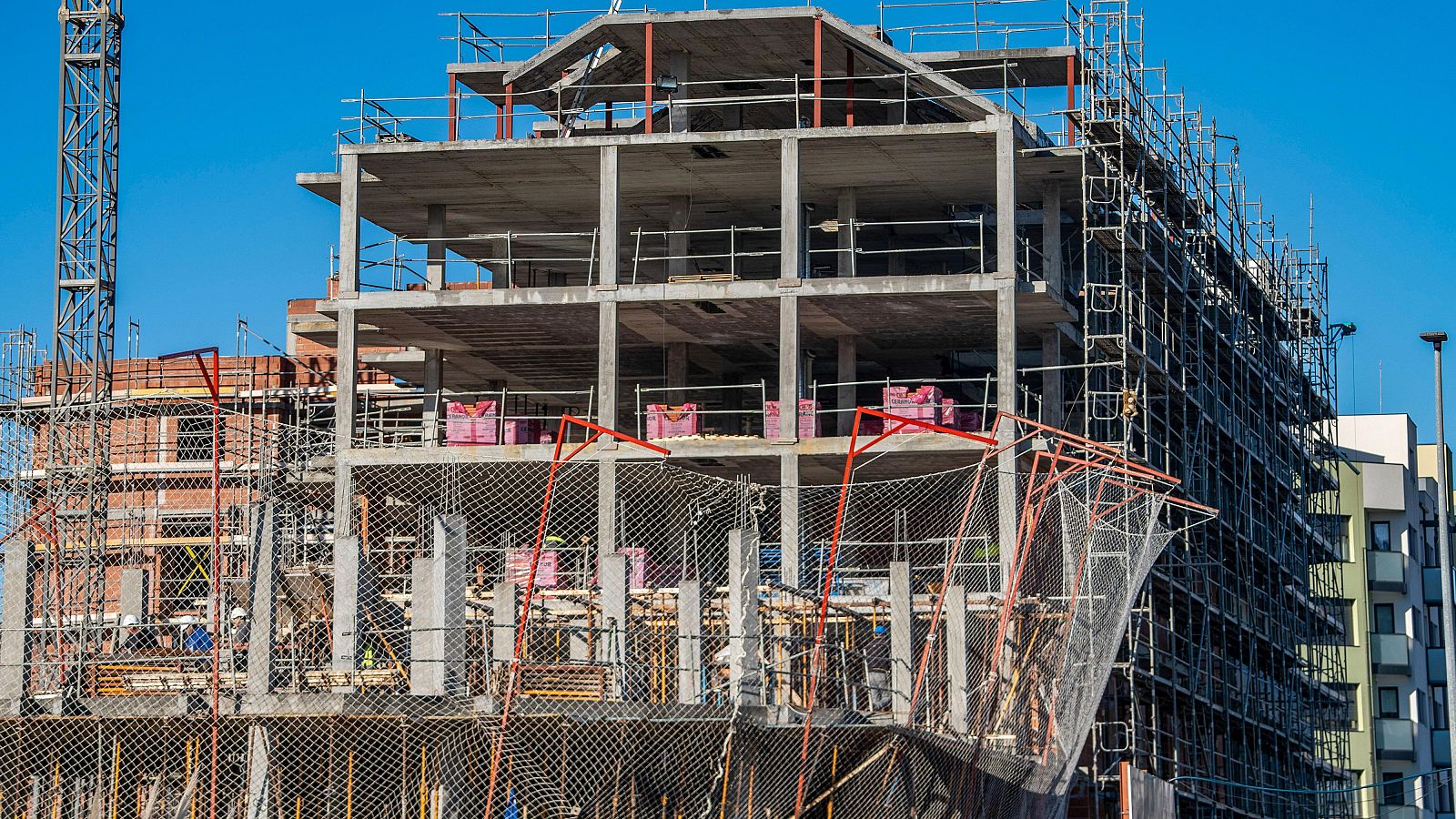 El ritmo de las compras de vivienda se modera: aumentan un 2,7% interanual pero caen un 13,2% en el trimestre