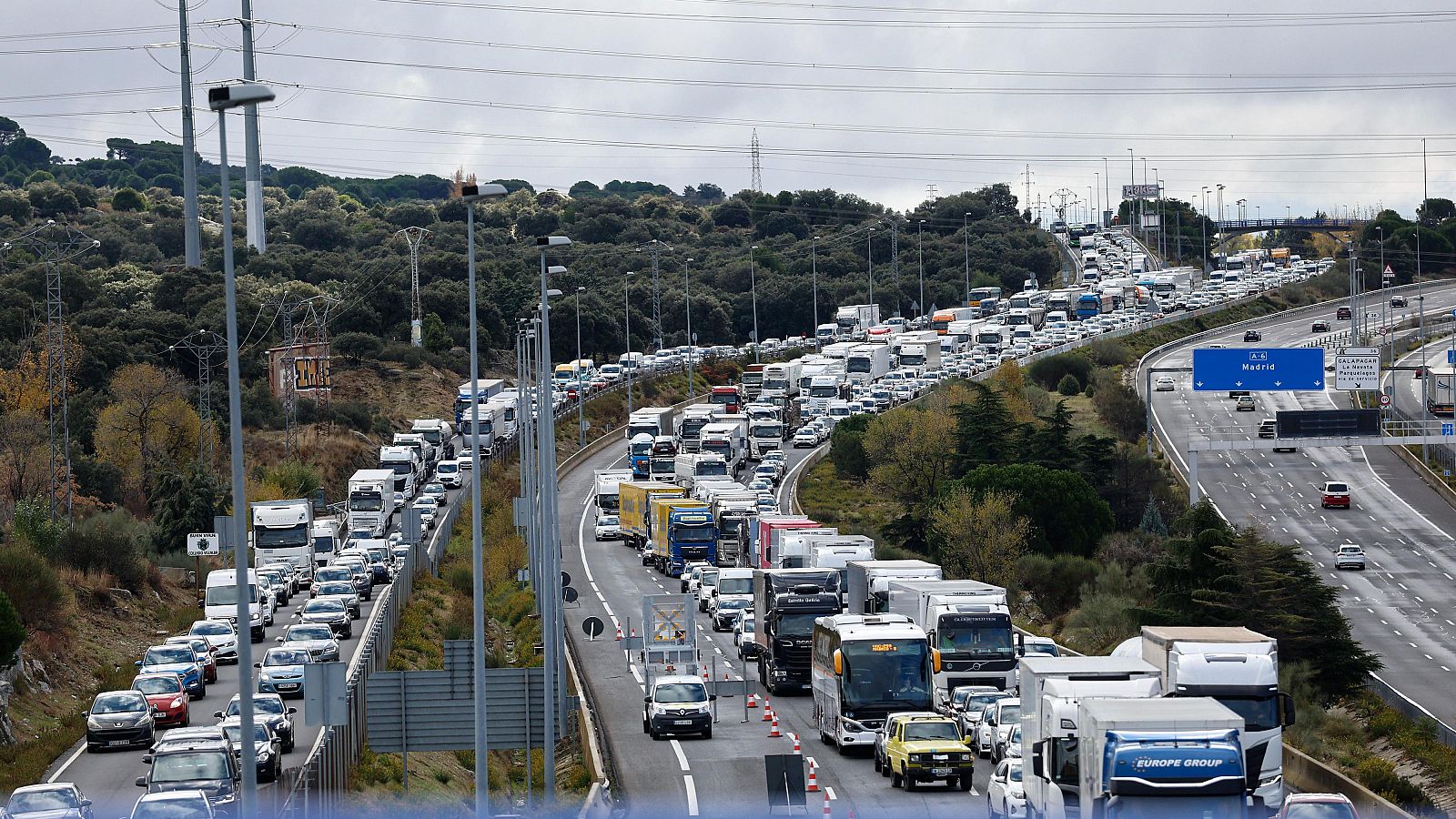 La Comisión Europea propone rectificar el veto de 2035 a los coches que emitan CO2