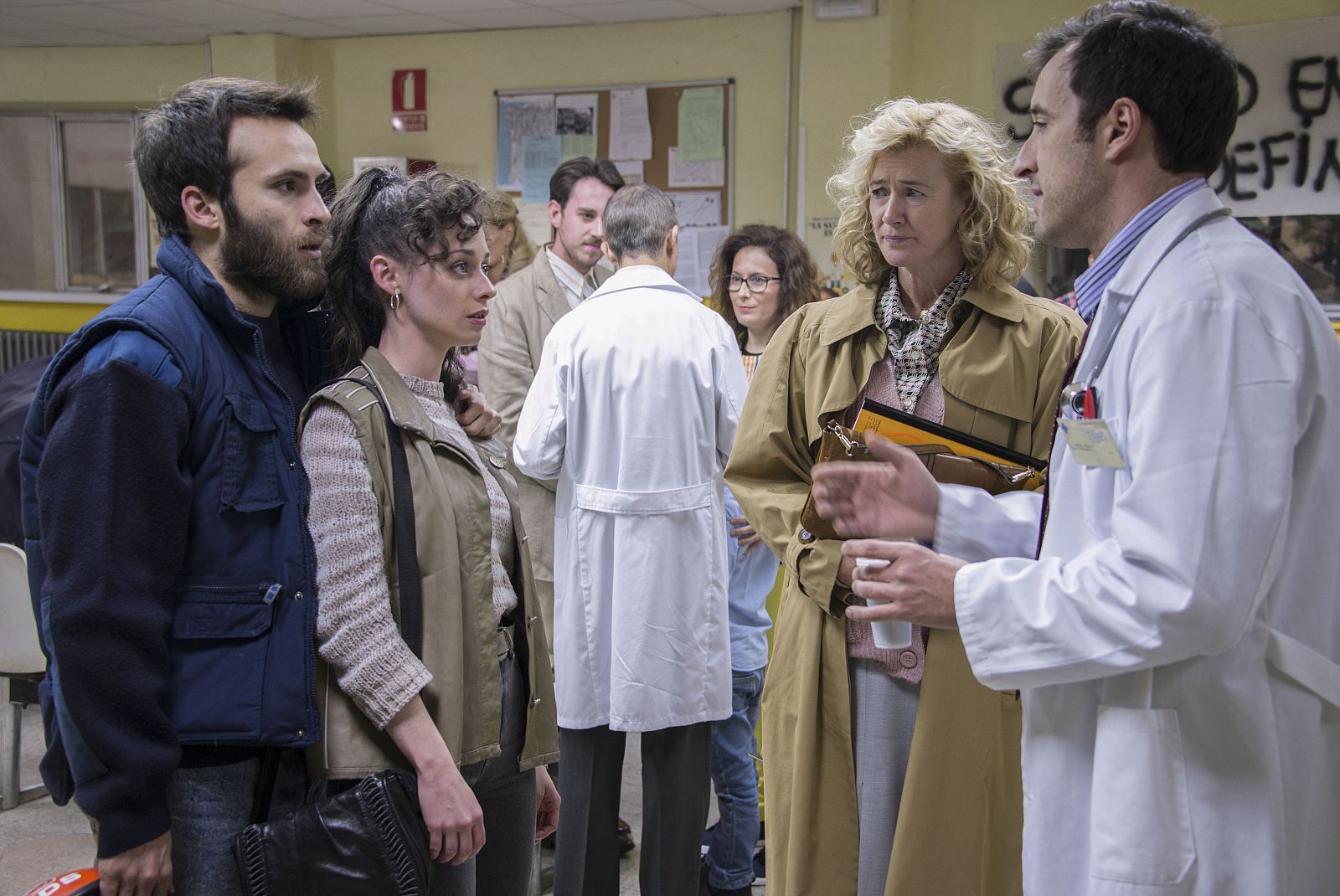 Carlos y Karina no quieren que Merche se involucre tanto con Olivia