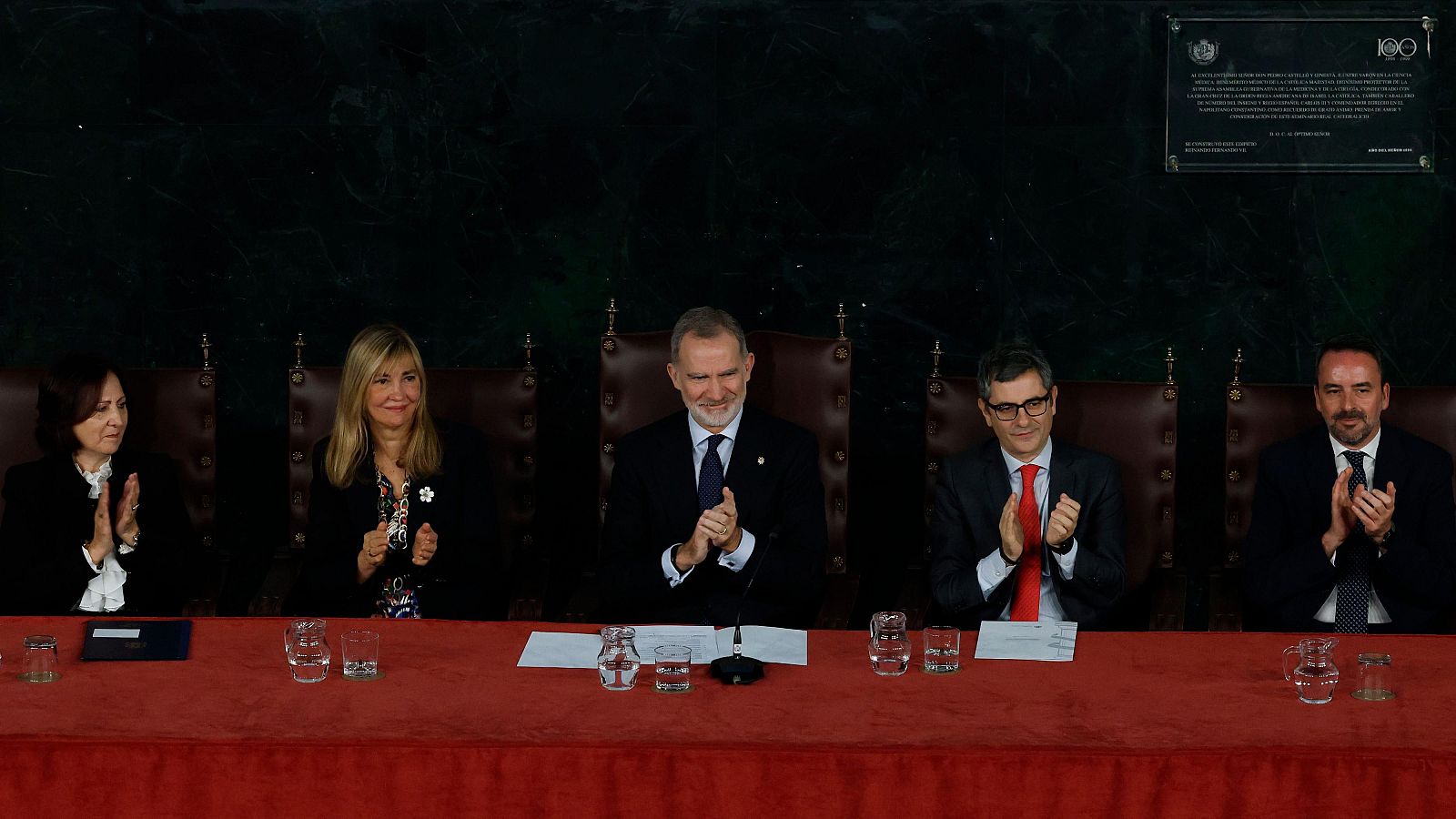 Foto de familia de la entrega de despachos a la 62 promoción de la carrera fiscal, el 17 de diciembre de 2024