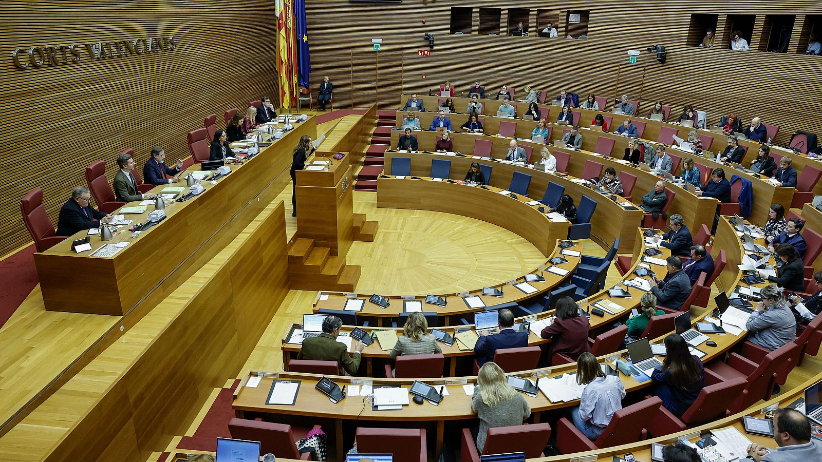 El pleno de Les Corts Valencianes aprueba la reforma del reglamento presentada por PP y Vox